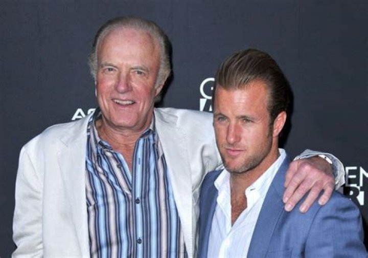 Scott Caan Age, Net worth, Career, Height, Parents, Wife